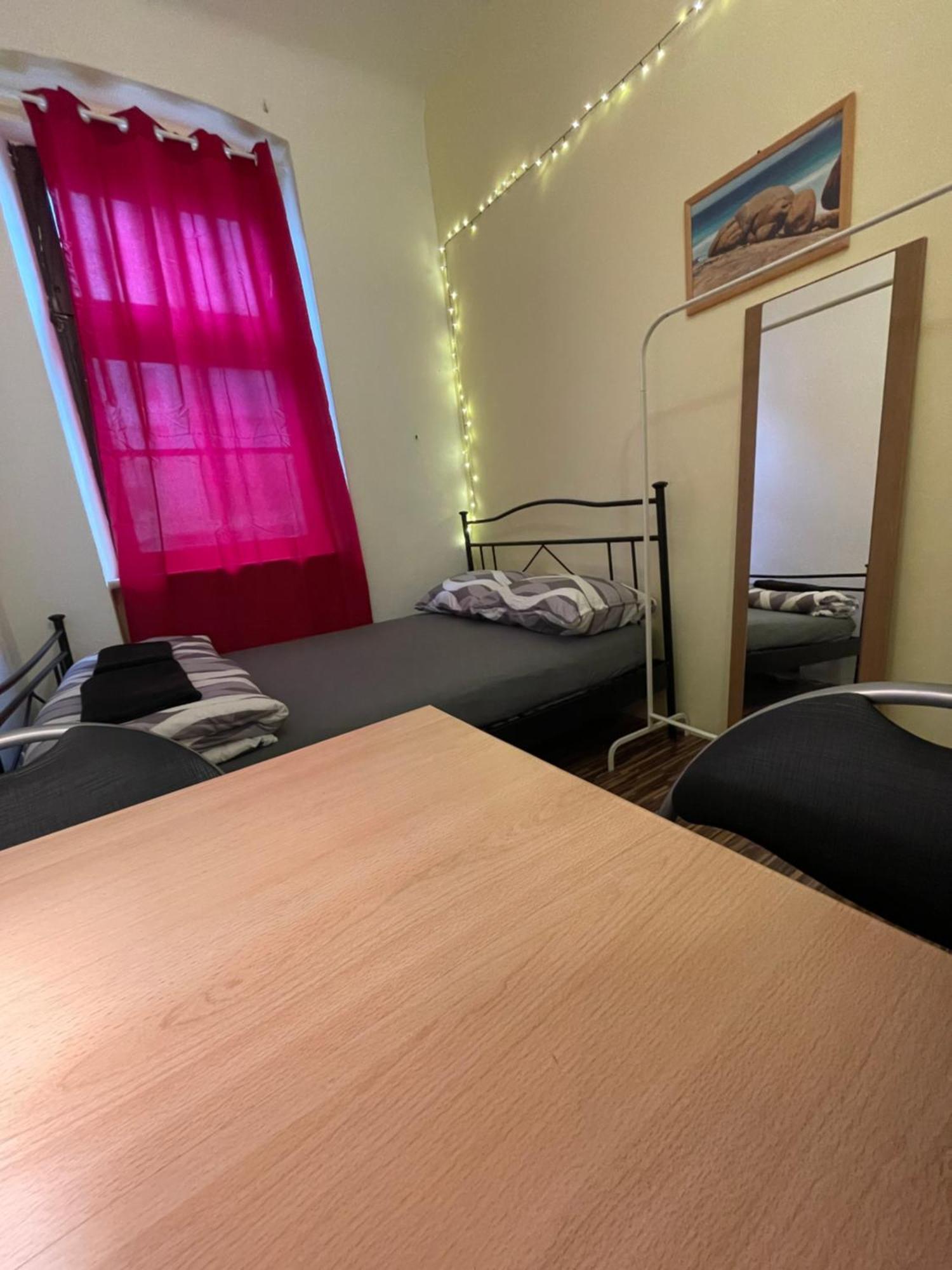 U6 Schoepfwerk Hostel 11 Виена Екстериор снимка
